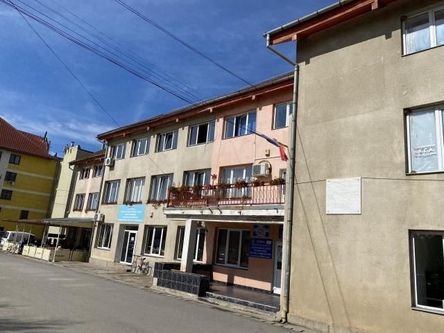 Clădire centru de afaceri și autobasculantă Belaz — imagine 3