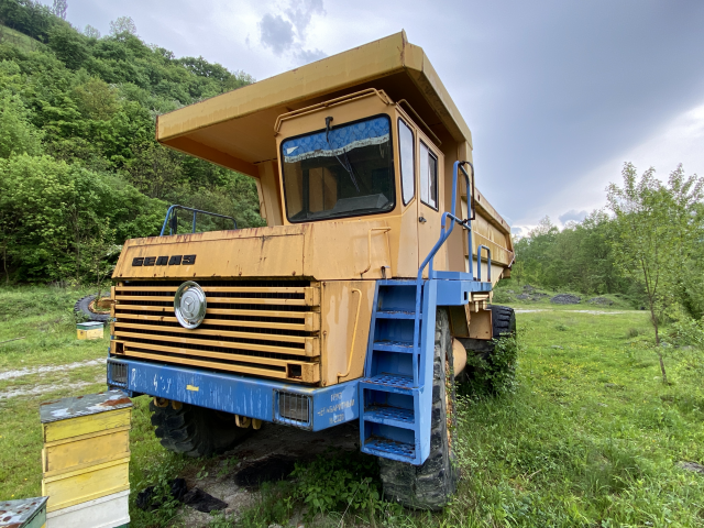 Clădire centru de afaceri și autobasculantă Belaz — imagine 7