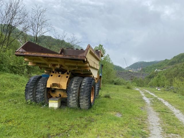Clădire centru de afaceri și autobasculantă Belaz — imagine 9