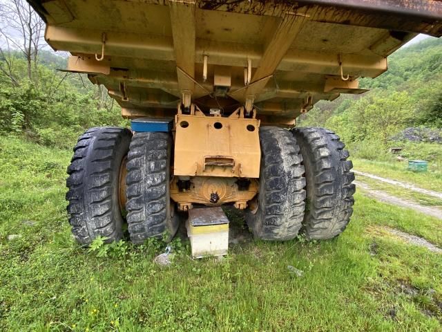 Clădire centru de afaceri și autobasculantă Belaz — imagine 10