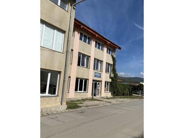 Clădire centru de afaceri și autobasculantă Belaz — imagine 11