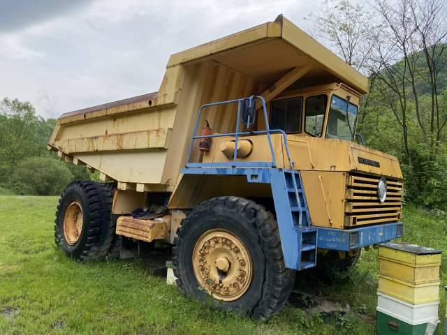 Clădire centru de afaceri și autobasculantă Belaz — imagine 12
